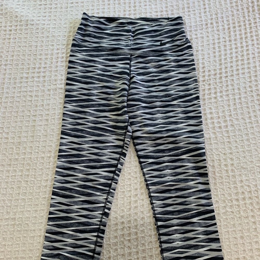 Nike crop leggings
